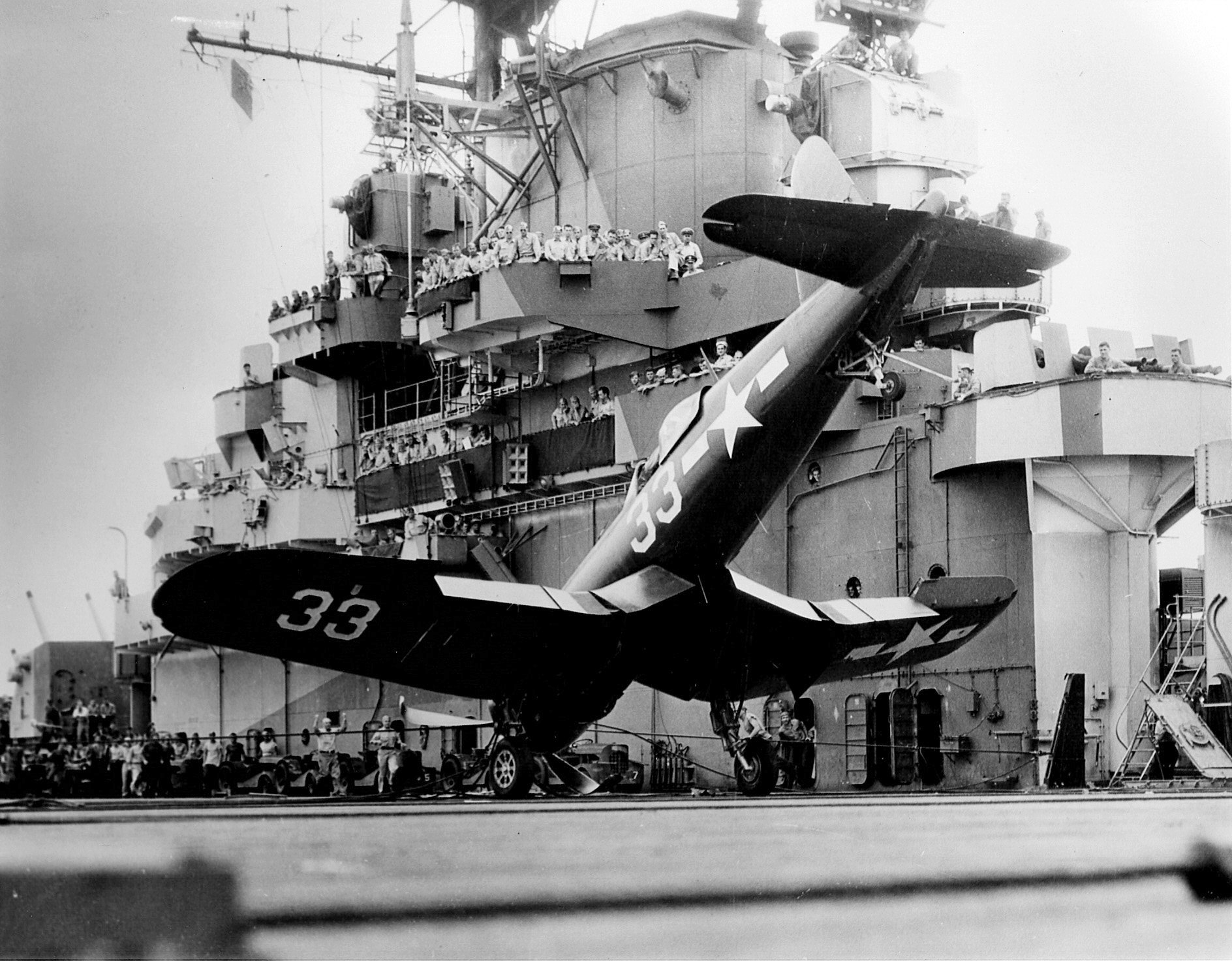 Vought F4U-1D Corsair VBF 85 White 33 landing mishap CV-38 USS Shangri La 6th Dec 1944 01