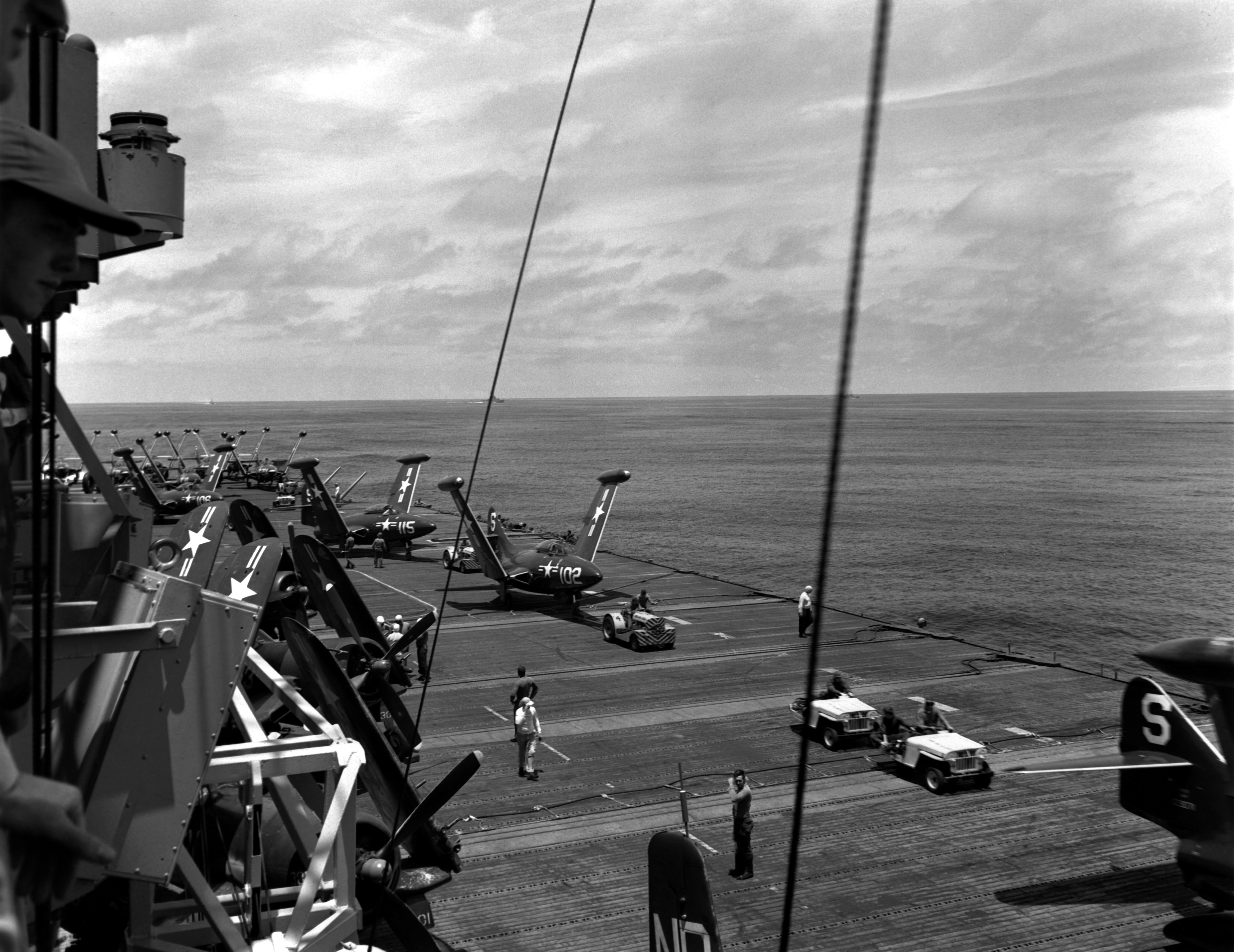 Vought F4U 4 Corsair VBF 85 onboard the USS Shangri La 21st July 1945 01