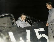 Asisbiz Vought F4U 1D Corsair VMF 214 Capt John Bolt with mechanic Carl E Pierce after flight endurance tests of over 14 hours 13th May 1945 01