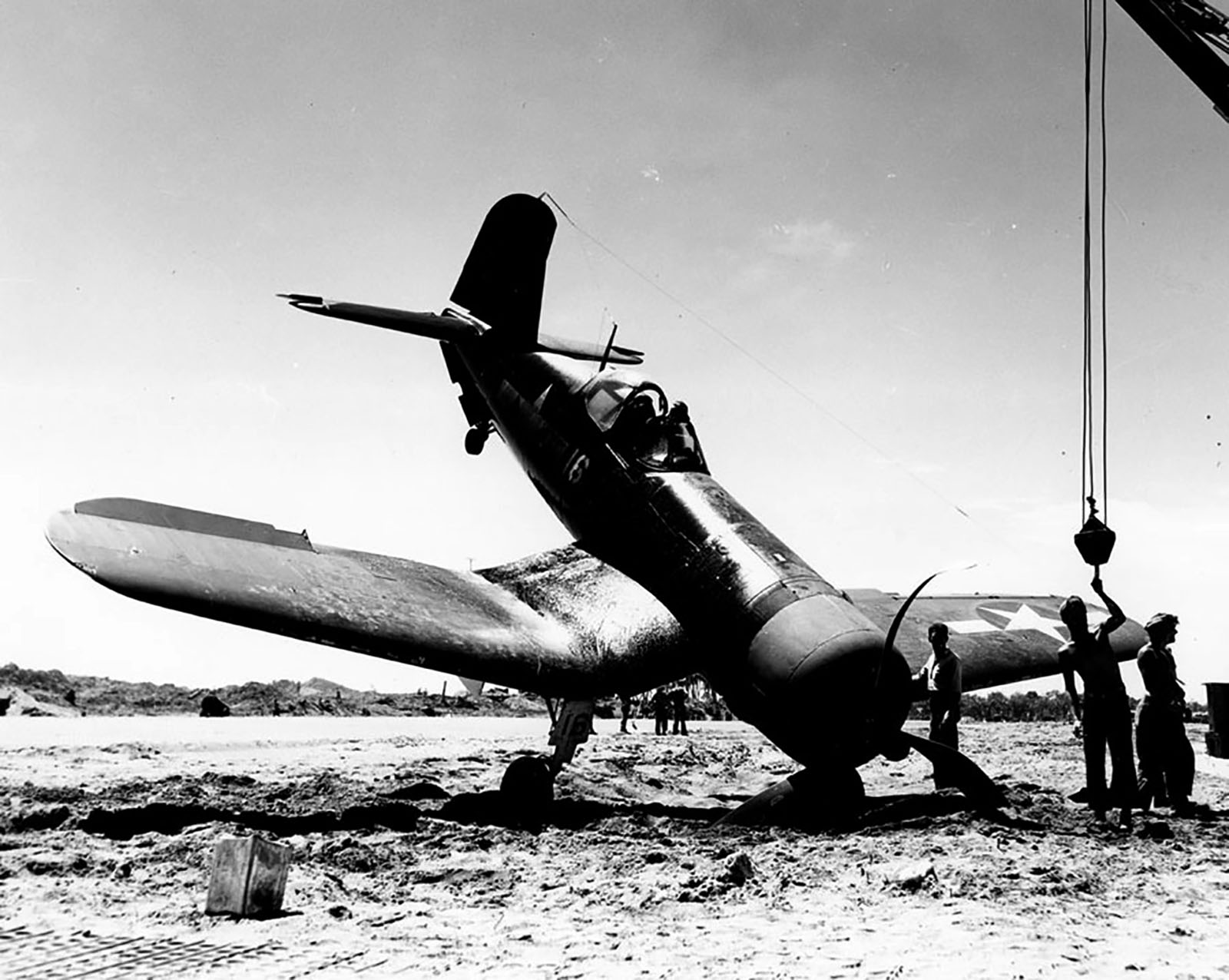 Vought F4U 1A Corsair VMF 216 White 16 landing mishap at Cape Torokina 10th Jan 1944 02