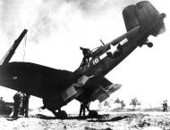 Asisbiz Vought F4U 1A Corsair VMF 216 White 16 landing mishap at Cape Torokina 10th Jan 1944 03