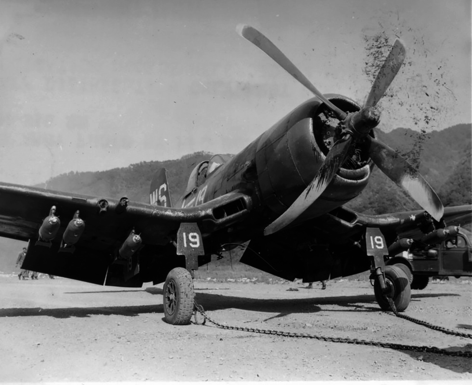 Vought F4U 1D Corsair VMF 323 White 19 taxing mishap 01