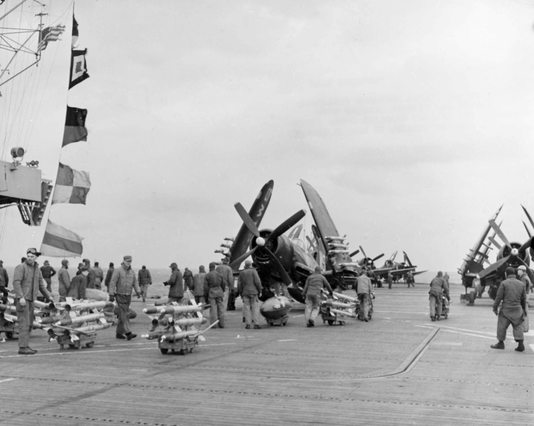 Vought F4U 4B Corsair VMA 323 White WSxx CVE 116 USS Badoeng Strait off Korea in Dec 1950 01