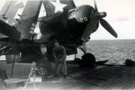 Asisbiz Vought F4U-1D Corsair VMF-512 White 25 aboard its carier 01