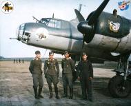 Asisbiz Dornier Do 17P 1.(F)AufklGr123 4U+xH officers pose infront of one of their aircraft 1939 02