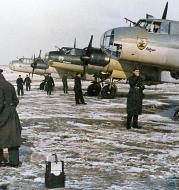 Asisbiz Dornier Do 17P 3.(F)AufklGr123 line up winter 1940 41 01