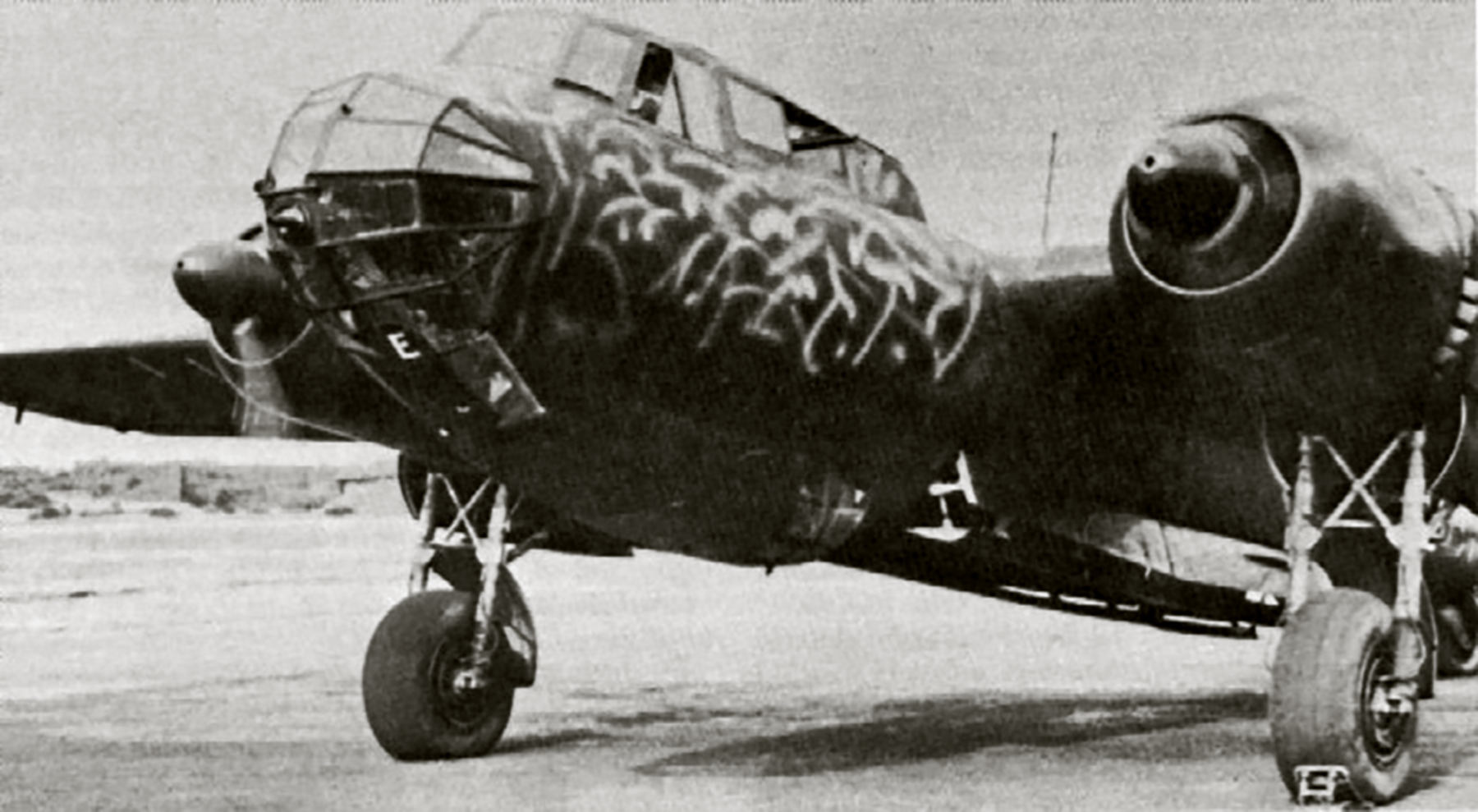 Dornier Do 217E II.KG40 aircraft code E photographed whilst running its engines France 1943 01