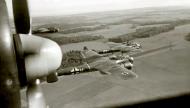 Asisbiz Dornier Do 17Z 9.KG76 F1+MT flying at low level Battle of Britain 1940 01