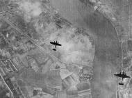 Asisbiz Dornier Do 17Z1 1.KG76 F1+FH bombers flying over the Plumstead sewer bank 7th Sep 1940 IWM C5424