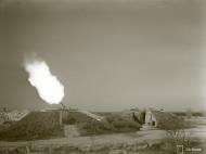 Asisbiz Finnish air defense battery at Taivaskallio firing on Soviet night intruders bombing Helsinki 21st Mar 1943 125484