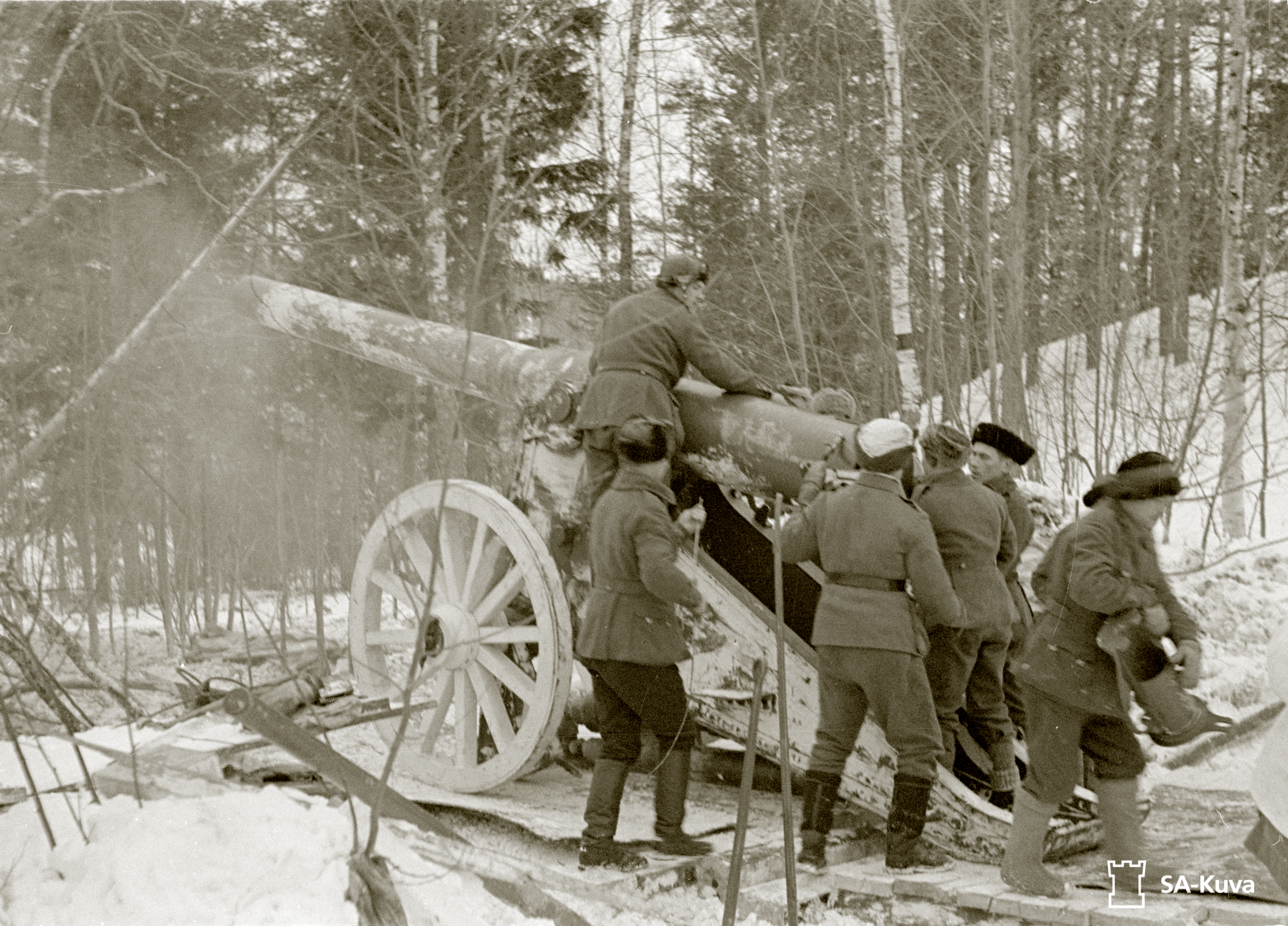 Finnish-heavy-artillery-firing-on-Soviet