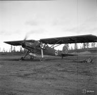 Asisbiz Fieseler Fi 156C5 Storch 1.(H)32 V7+1N WNr 4487 at Kemijaumlrvi Finland 15th Sep 1941 SA Kuva 01