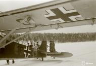 Asisbiz Fieseler Fi 156C Storch AOK Lapland 1R+OH with Gen Siilasvuoat at Uhtua Finland 19th Feb 1942 SA Kuva 03