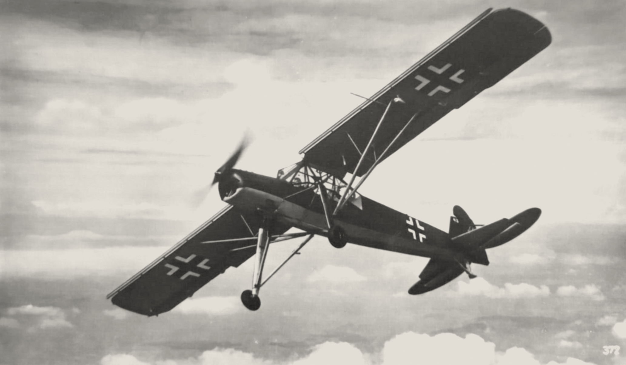 Fieseler Fi 156 Storch in flight ebay 01
