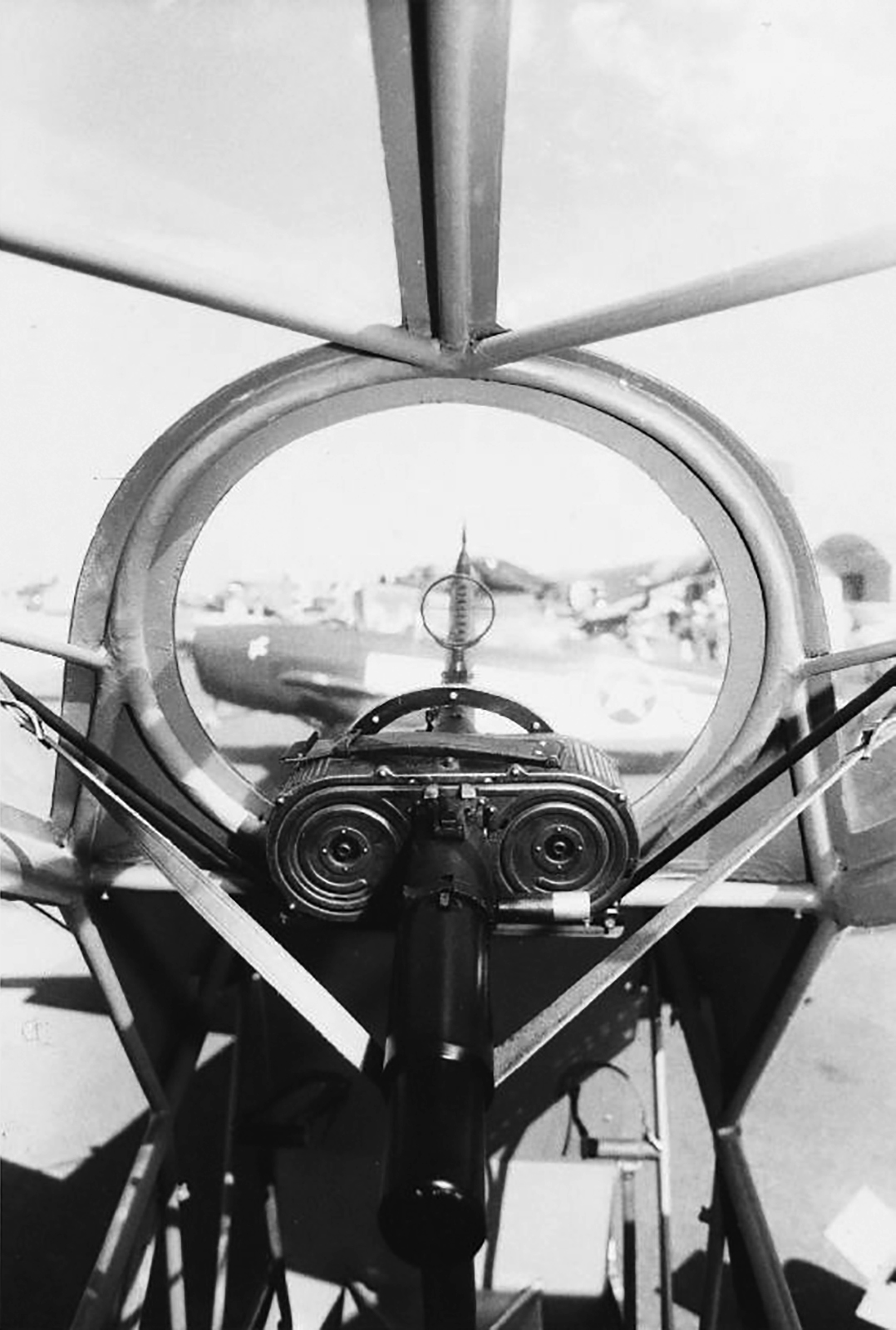 Fieseler Fi 156 Storch internal photo inside rear gun 01