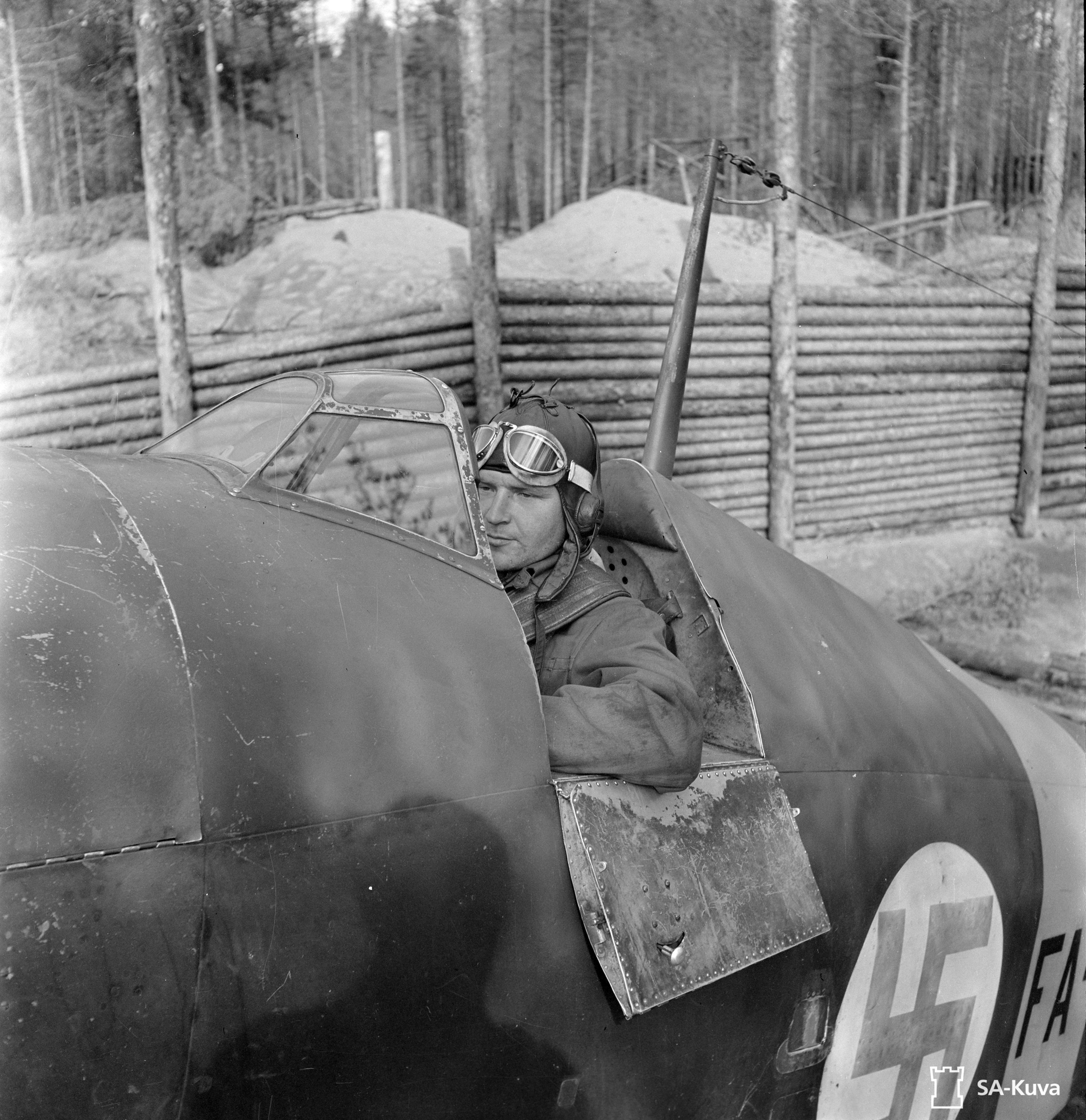 Aircrew FAF 3.LeLv26 pilot Onni Paronen sd a I 16 fighter over in this aircraft over Rautu 30th Aug 1942 106357