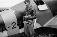 Asisbiz Fiat G50 Freccia FAF FA28 pilot inspecting bullet damage at Lunkula 10th Aug 1941 36699