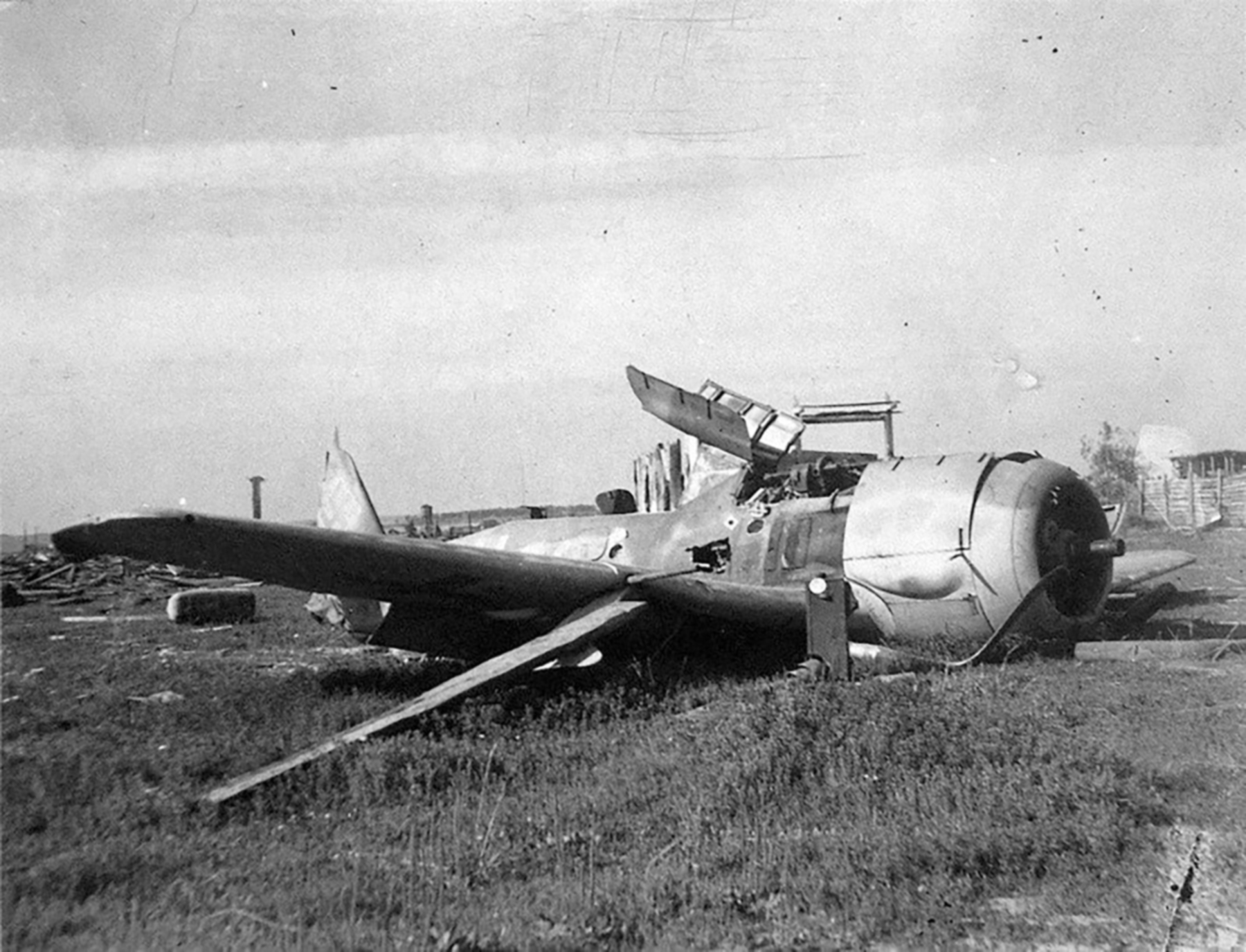 Focke Wulf Fw 190s abandoned at Minsk airfield in July 1944 01