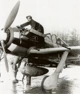 Asisbiz Focke Wulf Fw 190A7 cowling showing I.JG1 emblem Dortmund early 1944 02