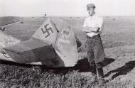 Asisbiz Aircrew Luftwaffe Bf 109F 9.JG52 Yellow 1 Hermann Graf 7420 Russia May 15 1942 01
