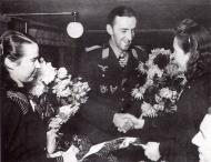 Asisbiz Aircrew Luftwaffe pilot 9.JG52 Hermann Graf Germany 1942 02