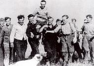 Asisbiz Aircrew Luftwaffe pilot 9.JG52 ground crew congratulate Hermann Graf Sep 1942 02