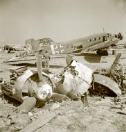 Asisbiz Focke Wulf Fw 190A5 III.SKG10 Stkz KM+EY WNr 0152676 captured at El Aouina Tunisia May 1943 02