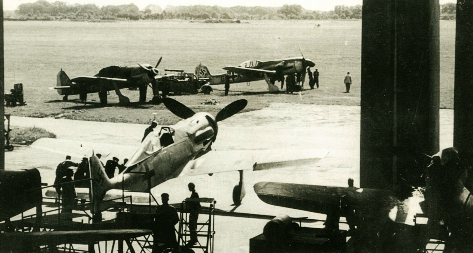 Focke Wulf Fw 190D11 prototype V55 and V56 Adelheide Bremen with V30 GH+KT 1944 01