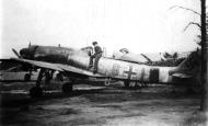 Asisbiz Focke Wulf Fw 190D9 11.JG26 Yellow 8 WNr 600375 Celle Wietzenbruch 1945 01