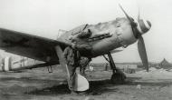 Asisbiz Focke Wulf Fw 190D9 Stab JG4 Gerhard Michalski Frankfurt 1945 01