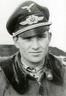 Asisbiz Aircrew Luftwaffe JG52 ace Major Gerhard Barkhorn 01