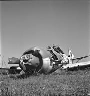 Asisbiz Focke Wulf Fw 190D9 Geschwaderstab JG6 aircraft lies abandoned at Frankfurt 1946 07