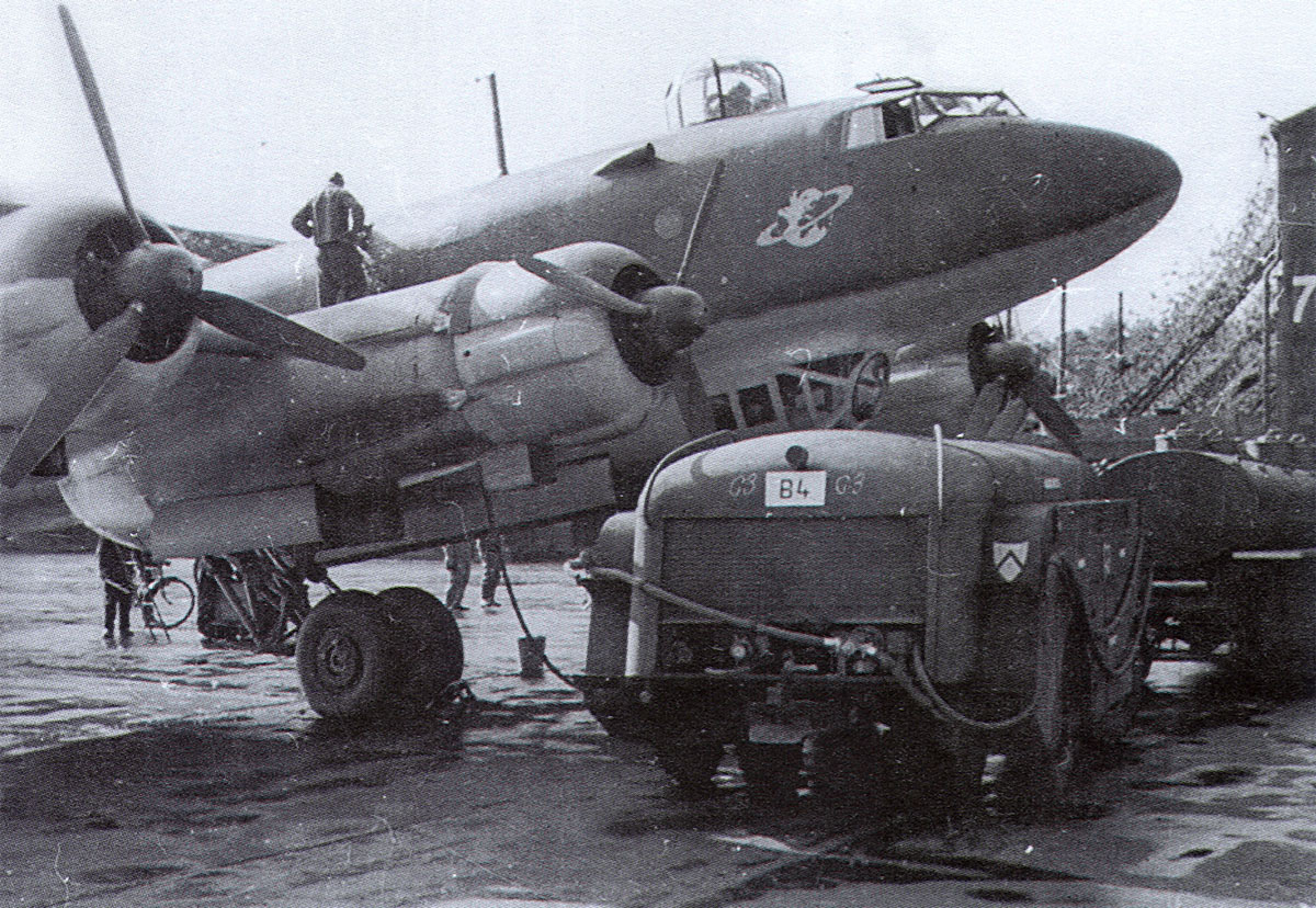 Focke Wulf Fw 200C Condor 1.KG40 being refueled 03