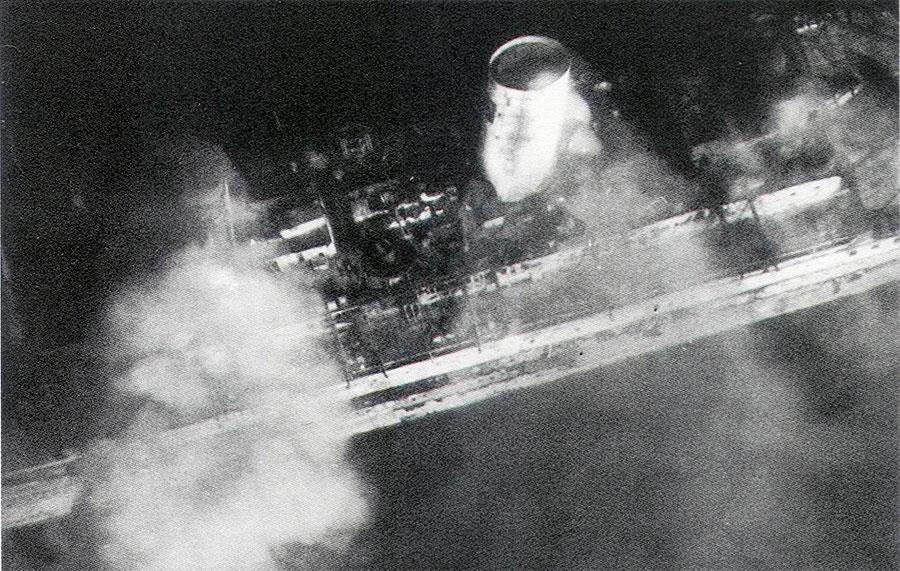 Focke Wulf Fw 200C Condor 7.KG40 attack on the liner Duchess of York 01