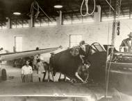 Asisbiz Chinese Mechanics Assemble Curtiss Hawk 81A2 in Rangoon Burma 1941 01