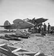 Asisbiz Curtiss Tomahawk MkIIb RAF 112Sqn GAJ AK475 at a landing ground in the Western Desert IWM CM2039