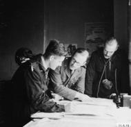 Asisbiz Army Airforce RAF 26Sqn RM Eyes of the Army Cooperation Unit IWM CH5859