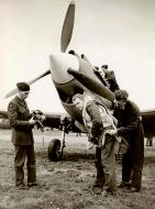 Asisbiz Aircrew Curtiss Hawk 81A RCAF 414Sqn RUZ usually based at Baginton Warwickshire England 1941 IWM