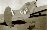 Asisbiz Curtiss Tomahawk SAAF 40Sqn WRH operated at Burg el Arab as an Advanced Maintenance Unit 1941 02