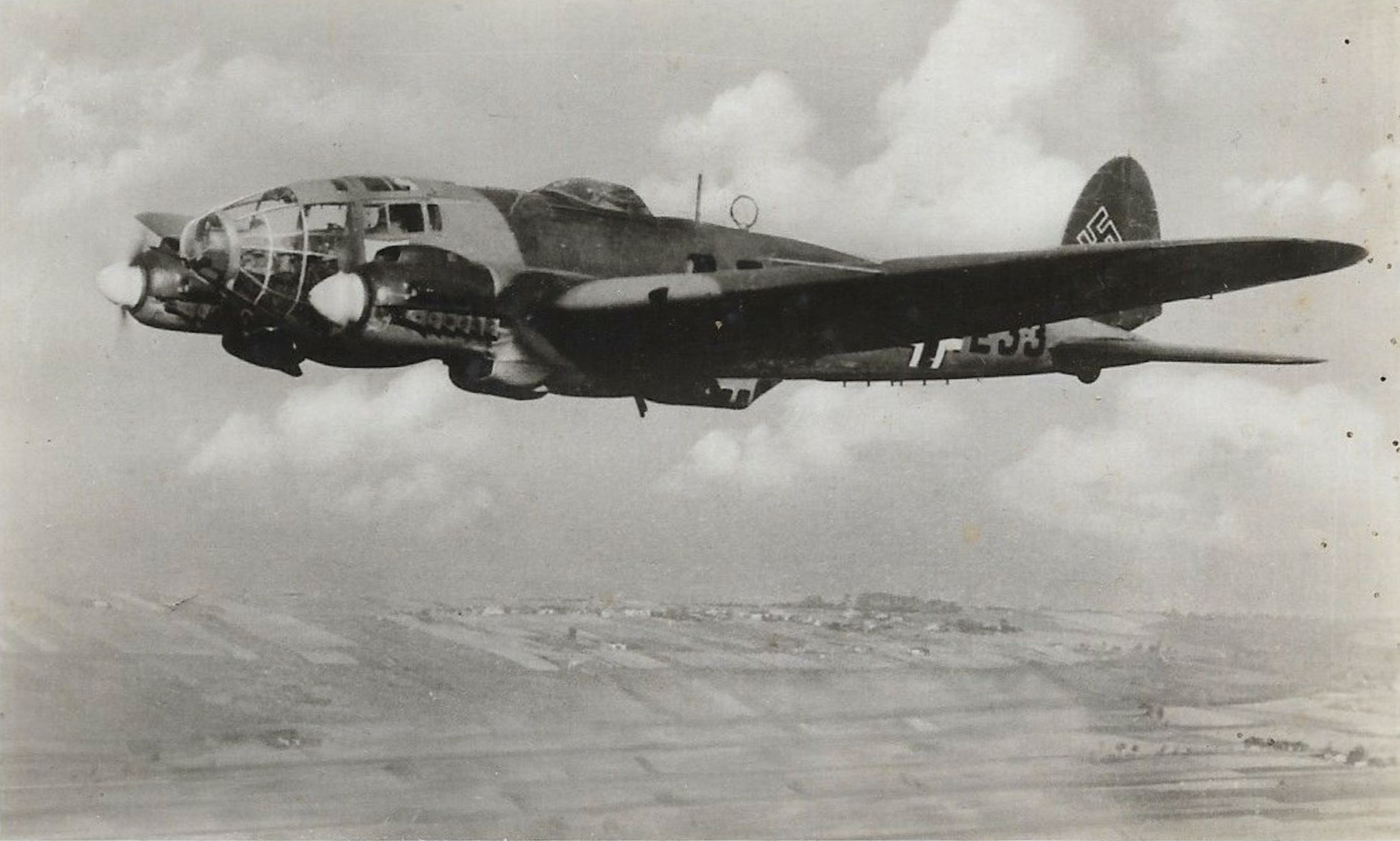 Heinkel He 111 in pre war markings xx+E33 in flight ebay 01