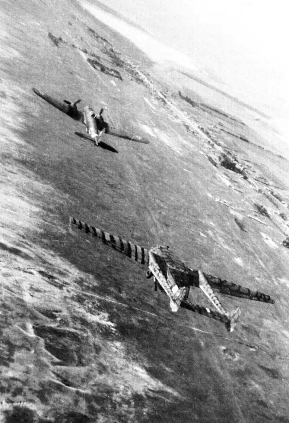 Heinkel He 111H carrying Go 242 Gliders 03