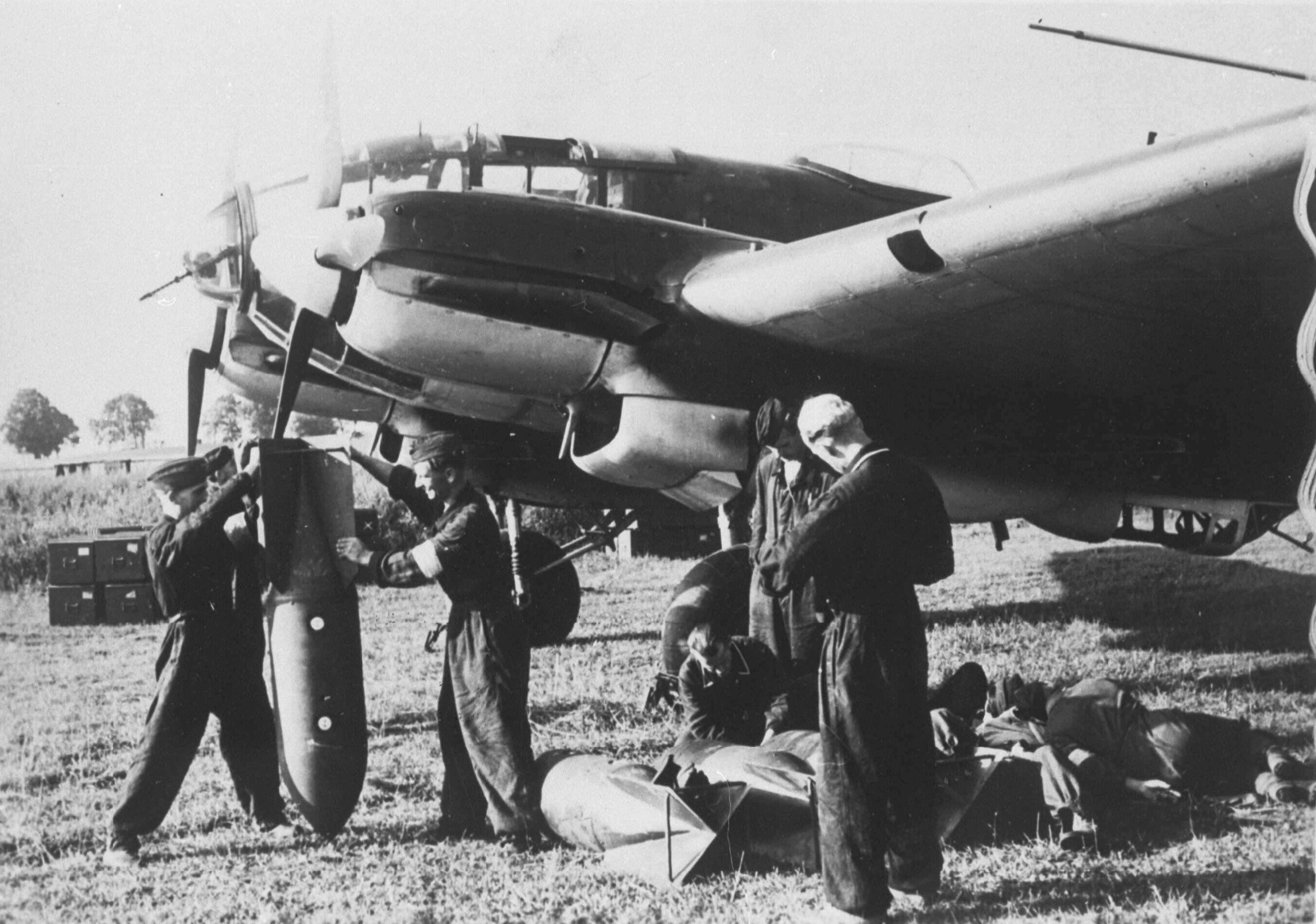 Heinkel He 111H2 being rearmed during the Polish campaign 18th Sep 1939 NIOD