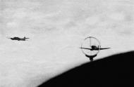 Asisbiz Kanalkampf Camera battle footage between Luftwaffe He 111H bombers and a RAF Spitfire off the coast 1941 03