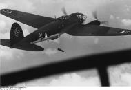 Asisbiz Heinkel He 111H 10.KG1 V4+AU bomb run Battle of Britain 1939 01