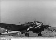 Asisbiz Heinkel He 111H 10.KG1 V4+AU bomb run Battle of Britain 1940 01
