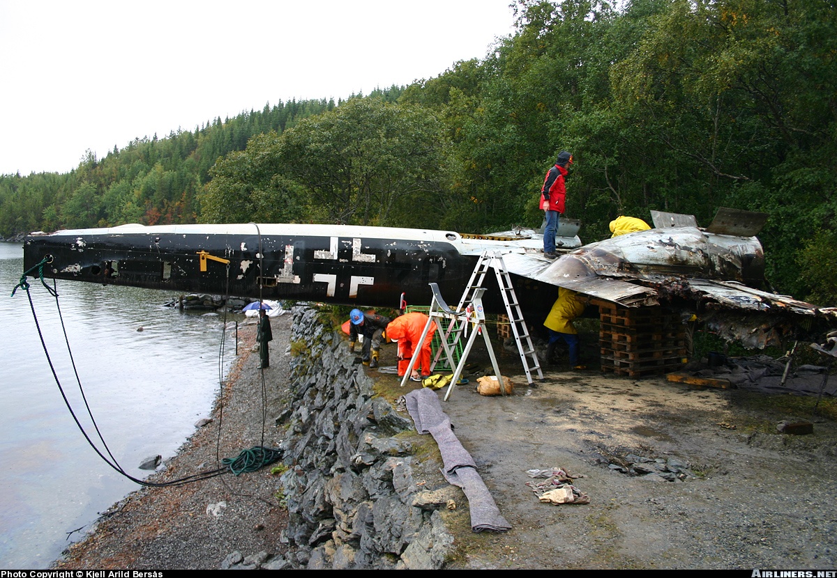 Heinkel He 111H recently rescued from lake 04