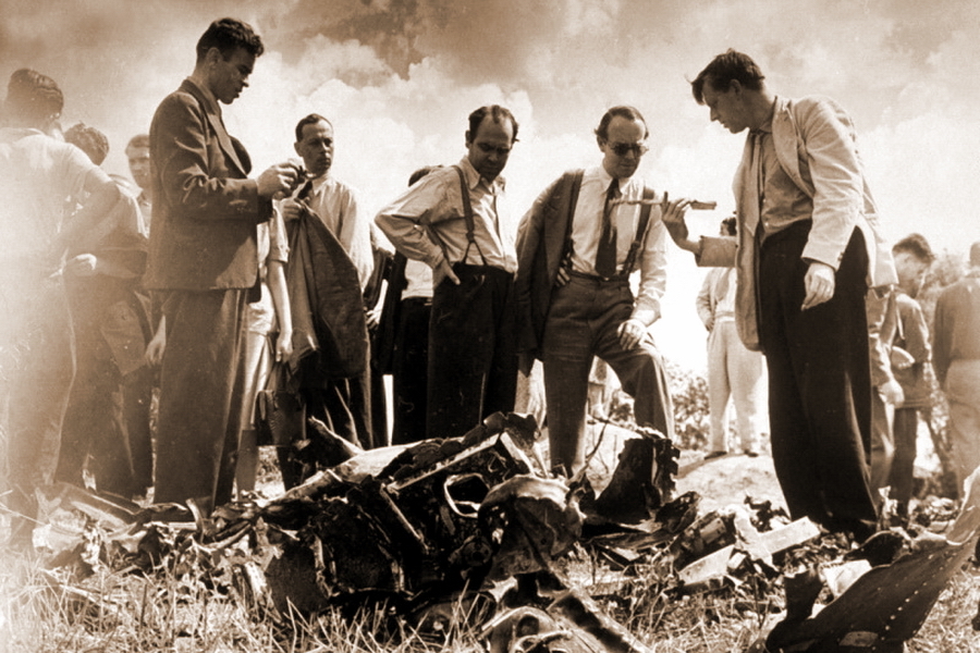 Journalists inspect the wreckage of a bomber shot down by Talalikhin 01