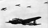 Asisbiz Heinkel He 111H2 Geschwader Stab KG53 A1+DA on their way to bomb London Sep 1940 01