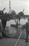 Asisbiz Heinkel He 115C 3.KuFlGr906 being recovered Zeeburg Holland 1940 NIOD2