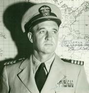 Asisbiz Aircrew USN CDR David McCampbell Commander Air Group 15 in his F6F 5 Hellcat Minsi III 05